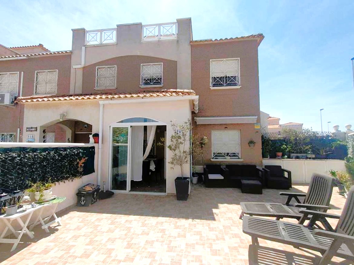 Kvartshus med takterrass i Aguas Nuevas, Torrevieja